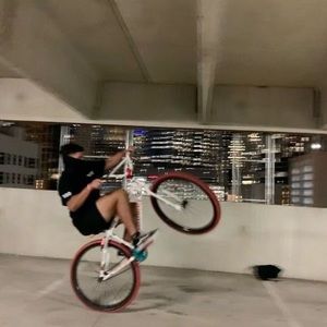 Meet your Posher, Adriel